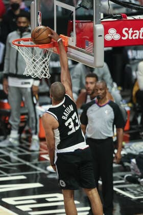 LOS ANGELES, CA - JUNE 12: LA Clippers forward Nicolas Batum (33) dunks during game 3 of the second round of the NBA, Basketball Herren, USA Western Conference playoffs between the Utah Jazz and the Los Angeles Clippers on June 12, 2021, at Staples Center in Los Angeles, CA. (Photo by Jevone Moore Icon Sportswire) NBA: JUN 12 Western Conference Playoffs Second Round - Jazz at Clippers Icon210612030