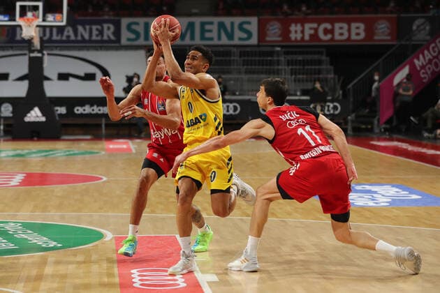 Wade Baldwin IV Munich and Vladimir Lucic Munich tried to stop Maodo Lo Berlin GER, FC Bayern Basketball vs Alba Berlin, Basketball, 1 Bundesliga, Playoffs 2020 2021, Final Game 3, 12 06 2021, GER, FC Bayern Basketball vs Alba Berlin, Basketball, 1 Bundesliga, Playoffs 2020 2021, Final Game 3, 12 06 2021, Munich Copyright: xEIBNER MarcelxEngelbrechtx EP_EER