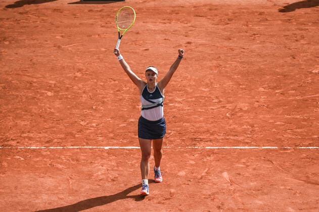 Internationaux de tennis: Barbora Krejcíkova remporte le tournoi 2021. Barbora Krejcíkova wins the match against Anastasia Pavlyuchenkova and is crowned winner of the tournament. Les Internationaux de France. Roland-Garros 2021. Finale femme. Barbora Krejcikova. 268932 2021-05-12 Paris  Copyright: xSergexArnalx xStarfacex STAR_268932_047