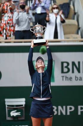 Internationaux de tennis: Barbora Krejcíkova remporte le tournoi 2021. Barbora Krejcíkova wins the match against Anastasia Pavlyuchenkova and is crowned winner of the tournament. Les Internationaux de France. Roland-Garros 2021. Finale femme. Barbora Krejcikova. 268932 2021-05-12 Paris  Copyright: xSergexArnalx xStarfacex STAR_268932_059