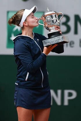 Internationaux de tennis: Barbora Krejcíkova remporte le tournoi 2021. Barbora Krejcíkova wins the match against Anastasia Pavlyuchenkova and is crowned winner of the tournament. Les Internationaux de France. Roland-Garros 2021. Finale femme. Barbora Krejcikova. 268932 2021-05-12 Paris  Copyright: xSergexArnalx xStarfacex STAR_268932_062