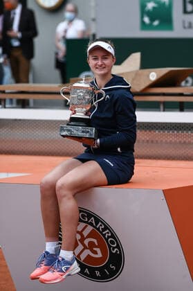 Internationaux de tennis: Barbora Krejcíkova remporte le tournoi 2021. Barbora Krejcíkova wins the match against Anastasia Pavlyuchenkova and is crowned winner of the tournament. Les Internationaux de France. Roland-Garros 2021. Finale femme. Barbora Krejcikova. 268932 2021-05-12 Paris  Copyright: xSergexArnalx xStarfacex STAR_268932_077