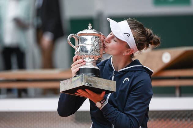 Internationaux de tennis: Barbora Krejcíkova remporte le tournoi 2021. Barbora Krejcíkova wins the match against Anastasia Pavlyuchenkova and is crowned winner of the tournament. Les Internationaux de France. Roland-Garros 2021. Finale femme. Barbora Krejcikova. 268932 2021-05-12 Paris  Copyright: xSergexArnalx xStarfacex STAR_268932_082