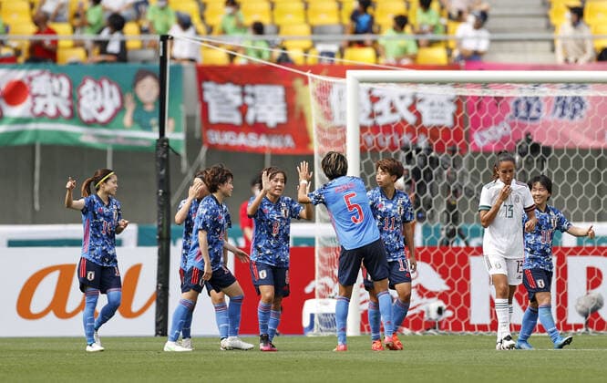 Football: Japan-Mexico women s friendly Mana Iwabuchi (8) of Japan high-fives with teammates after scoring the opening goal in the first half of an International Friendly, Länderspiel, Nationalmannschaft against Mexico, held as a warm-up for this summer s Tokyo Olympics at Kanseki Stadium Tochigi in Utsunomiya, northeast of Tokyo, on June 13, 2021. Japan beat Mexico 5-1. 
