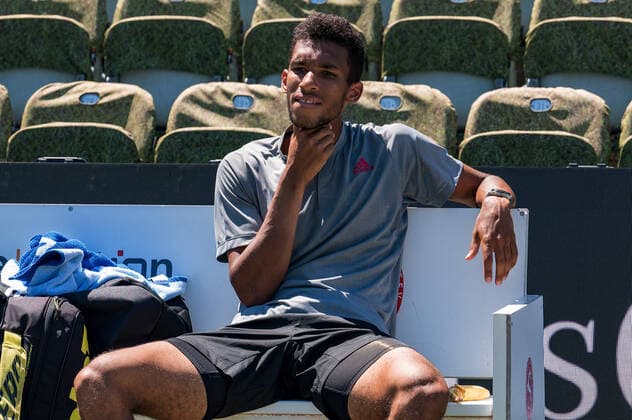 Felix Auger Aliassime CAN looks disappointed, disappointment, frustration, dejected into the empty Germany, Stuttgart, 13 06 2021, Tennis, ATP250, MercedesCup 2021, Final, Marin Cilic CRO Felix Auger Aliassime CAN , TC Weissenhof Foto A2 Bildagentur Peter Hartenfelser