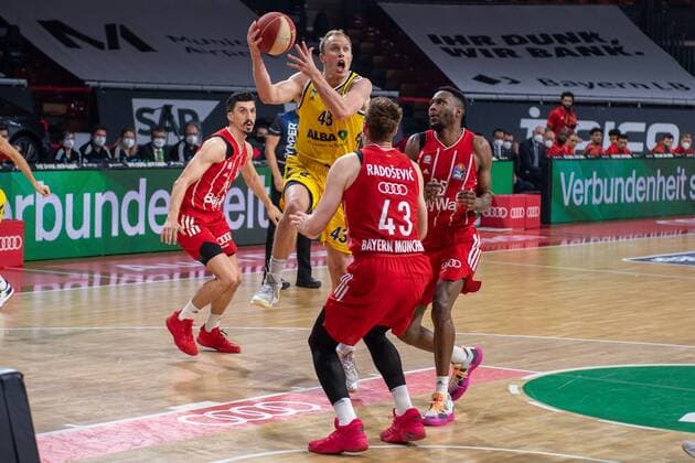 Luke Sikma 43 Alba Berlin , Leon Radosevic 43 FC Bayern , JaJuan Johnson 25 FC Bayern , FC Bayern Basketball vs Alba Berlin , BBL Playoffs , Final , 13 06 2021 Muenchen Bayern Germany Copyright: xkolbert-press UlrichxGamelx
