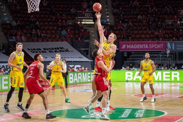 Luke Sikma 43 Alba Berlin , Zan Mark Sisko 31 FC Bayern , FC Bayern Basketball vs Alba Berlin, BBL Playoffs, Final, 13 06 2021 Muenchen Bayern Germany Copyright: xkolbert-press UlrichxGamelx