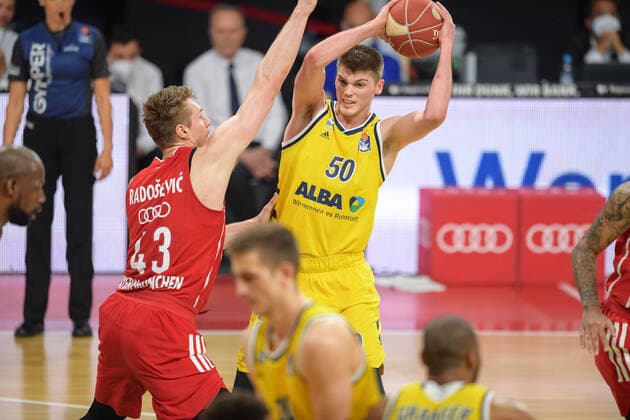Basketball, BBL, 20210613, FC Bayern Munich Alba Berlin In the picture Leon RADOSEVIC FC Bayern Munich, 43 and Ben LAMMERS Alba Berlin, 50 Munich Audi Dome Bayern Germany Copyright: Passion2Press MarkusxFischerx