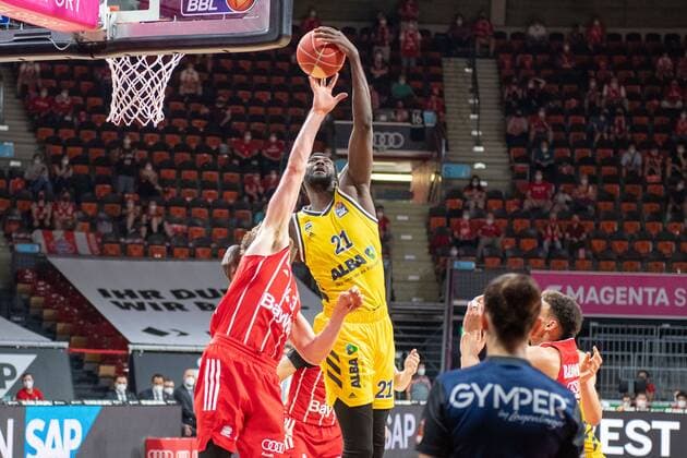Leon Radosevic 43 FC Bayern , Christ Koumadje 21 Alba Berlin , FC Bayern Basketball vs Alba Berlin, BBL Playoffs, Final, 13 06 2021 Muenchen Bayern Germany Copyright: xkolbert-press UlrichxGamelx