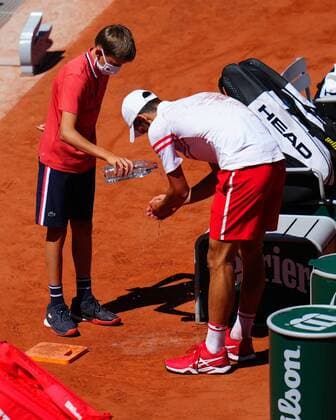 Mandatory Credit: Photo by Javier Garcia BPI Shutterstock (12058233cl) A ball boy helps Novak Djokovic after his fall French Open Tennis, Day Fifteen, Roland Garros, Paris, France - 13 Jun 2021 French Open Tennis, Day Fifteen, Roland Garros, Paris, France - 13 Jun 2021  Copyright: xJavierxGarcia BPI Shutterstockx 12058233cl