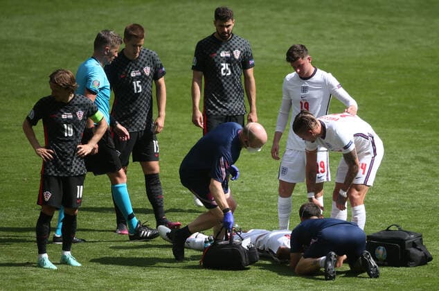 England v Croatia UEFA EURO, EM, Europameisterschaft,Fussball 2020 Jude Bellingham of England receives treatment after a clash of heads during the UEFA Euro 2020 Group D match at Wembley Stadium, London Content Not Available For UK Newspapers Copyright: xPaulxChestertonx FIL-15601-0118