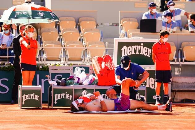 Mandatory Credit: Photo by Javier Garcia BPI Shutterstock (12058233fv) Stefanos Tsitsipas receiving treatment during the Men s Singles final French Open Tennis, Day Fifteen, Roland Garros, Paris, France - 13 Jun 2021 French Open Tennis, Day Fifteen, Roland Garros, Paris, France - 13 Jun 2021  Copyright: xJavierxGarcia BPI Shutterstockx 12058233fv
