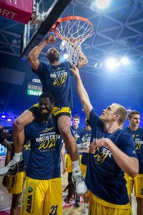 Basketball MÂ¸nchen 13 06 2021 1 Bundesliga easyCredit BBL Season 2020 2021 Playoffs Final Game 4 FC Bayern MÂ¸nchen Alba Berlin Alba Berlin is German Champion 2021 Jayson Granger Alba Berlin, No 33 Christ Koumadje Alba Berlin, No 21 Luke Sikma Alba Berlin, No 43