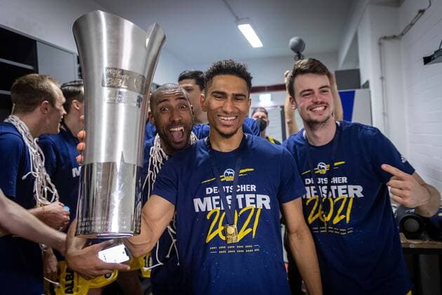 Basketball MÂ¸nchen 13 06 2021 1 Bundesliga easyCredit BBL Season 2020 2021 Playoffs Final Game 4 FC Bayern MÂ¸nchen Alba Berlin Alba Berlin is German Champion 2021 Maodo Lo Alba Berlin, No 00 Jayson Granger Alba Berlin, No 33 Jonas Mattisseck Alba Berlin, No 09