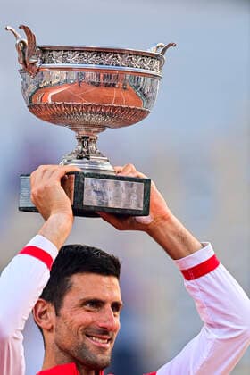 joie de Novak Djokovic (srb) posant avec le trophee TENNIS : Internationaux de France Roland Garros 2021 - Finale Hommes - Paris - 13 06 2021 JBAutissier Panoramic 