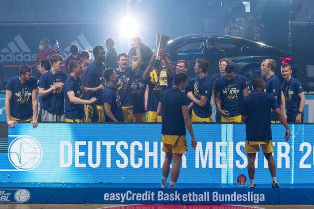Basketball, BBL, 20210613, FC Bayern München Alba Berlin Im Bild Berlin bejubelt Meisterschaft Pokal München Audi Dome Bayern Deutschland Copyright: Passion2Press MarkusxFischerx
