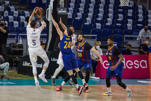 Spain: Real Madrid - FC Barcelona, Barca Rudy Fernández (white 5) during FC Barccelona victory over Real Madrid (75 - 89) in Liga Endesa finals series (game 1) celebrated in Madrid (Spain) at Wizink Center. June 13th 2021. Madrid Madrid Spain WiZink Center Copyright: JuanxCarlosxGarcíaxMate
