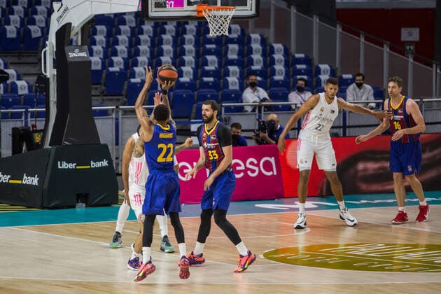 Spain: Real Madrid - FC Barcelona, Barca Cory Higgins ( 22) during FC Barccelona victory over Real Madrid (75 - 89) in Liga Endesa finals series (game 1) celebrated in Madrid (Spain) at Wizink Center. June 13th 2021. Madrid Madrid Spain WiZink Center Copyright: JuanxCarlosxGarcíaxMate