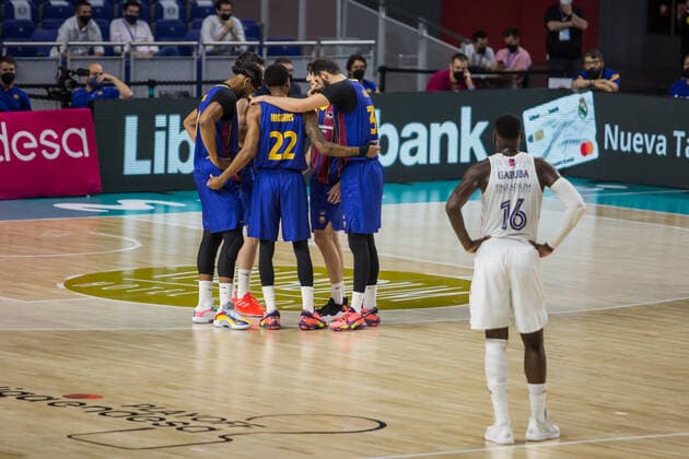Spain: Real Madrid - FC Barcelona, Barca Usman Garuba (white) during FC Barccelona victory over Real Madrid (75 - 89) in Liga Endesa finals series (game 1) celebrated in Madrid (Spain) at Wizink Center. June 13th 2021. Madrid Madrid Spain WiZink Center Copyright: JuanxCarlosxGarcíaxMate