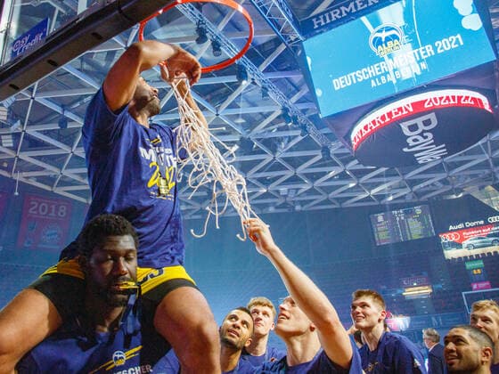 Berlins GRANGER on the back of Berlins KOUMADJE cuts down net Basketball, Bayern Berlin, BBL playoff, final, 4 game, 2020 2021 season, on 13 6 2021 in Munich, A U D I D O M E, Germany Source Copyright Credit Oryk HAIST xx