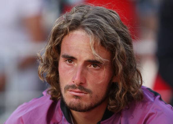 Sport Bilder des Tages (210614) -- PARIS, June 14, 2021 -- Stefanos Tsitsipas of Greece reacts during the awarding ceremony after the Men s Singles finals match against Novak Djokovic of Serbia at the French Open tennis tournament at Roland Garros in Paris, France, June 13, 2021. ) (SP)FRANCE-PARIS-TENNIS-ROLAND GARROS-FRENCH OPEN-MEN S SINGLES-FINALS GaoxJing 