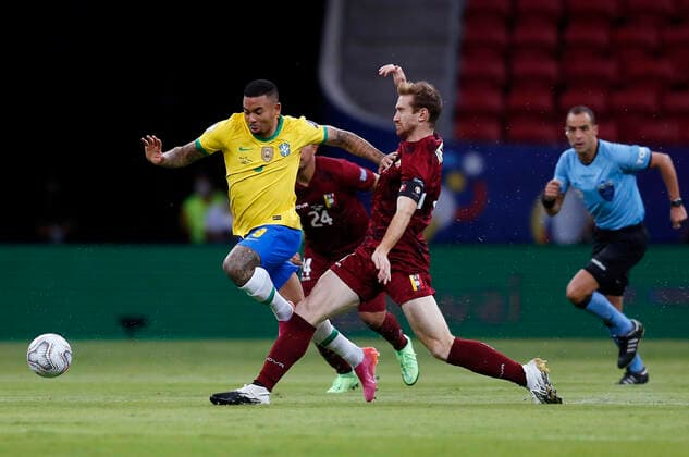 (210614) -- BRASILIA, June 14, 2021 -- Brazil s Gabriel Jesus (L) vies with Venezuela s Fernando Aristeguieta during the Group B match between Brazil and Venezuela at the 2021 Copa America in Brasilia, Brazil, June 13, 2021. Lucio Tavora) (SP)BRAZIL-BRASILIA-FOOTBALL-COPA AMERICA-BRAZIL VS VENEZUELA e LUCIOxTAVORA 