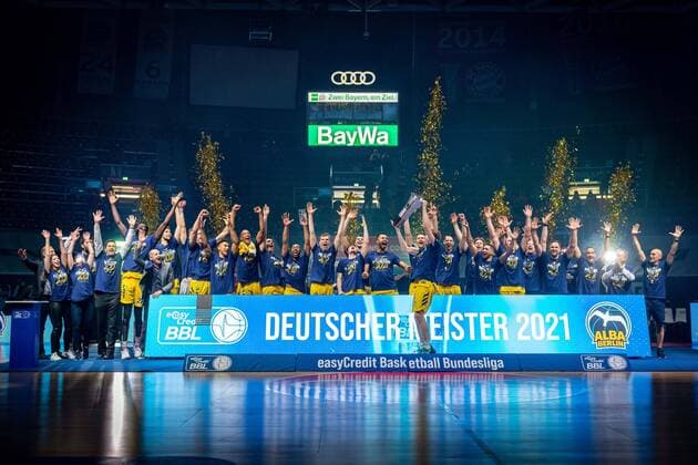 Basketball Munich 13 06 2021 1 Bundesliga easyCredit BBL Season 2020 2021 Playoffs Final Game 4 FC Bayern Munich Alba Berlin Alba wins the series 3 1 and is German Champion 2021 Niels Giffey Alba Berlin, No 05 with trophy Maodo Lo Alba Berlin, No 00 Peyton Siva Alba Berlin, No 03 Niels Giffey Alba Berlin, No 05 Malte Delow Alba Berlin, No 06 Marcus Eriksson Alba Berlin, No 08 Jonas Mattisseck Alba Berlin, No 09 Tim Schneider Alba Berlin, No 10 Lorenz Brenneke Alba Berlin, No 11 Kresimir Nikic Alba Berlin, No 16 Louis Olinde Alba Berlin, No 19 Simone Fontecchio Alba Berlin, No 20 Christ Koumadje Alba Berlin, No 21 Johannes Thiemann Alba Berlin, No 32 Jayson Granger Alba Berlin, No 33 Luke Sikma Alba Berlin, No 43 Ben Lammers Alba Berlin, No 50 Aito Garcia Reneses Alba Berlin, Coach Sebastian Trzcionka Alba Berlin, Assistant Coach Israel Gonzalez Alba Berlin, Assistant Coach Pepe Silva Moreno Alba Berlin, Athletic Trainer Himar Ojeda Alba Berlin, Sport Director Marco Baldi and others