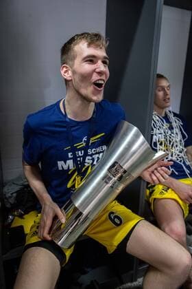Basketball Munich 13 06 2021 1 Bundesliga easyCredit BBL Season 2020 2021 Playoffs Final Game 4 FC Bayern Munich Alba Berlin Alba wins the series 3 1 and is German Champion 2021 Jubilation in the cabin team cabin Malte Delow Alba Berlin, No 06
