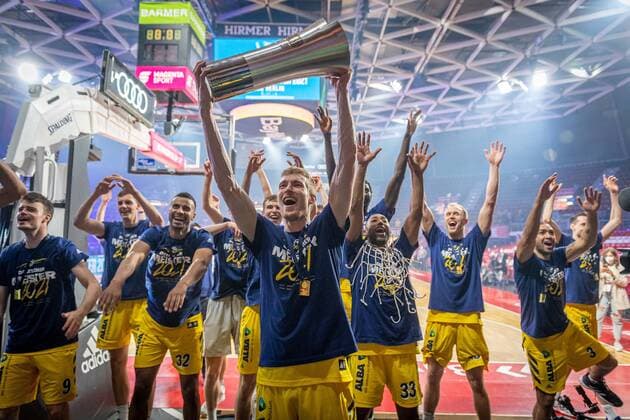 Basketball Munich 13 06 2021 1 Bundesliga easyCredit BBL Season 2020 2021 Playoffs Final Game 4 FC Bayern München Alba Berlin Alba wins the series with 3 1 and is German Champion 2021 Niels Giffey Alba Berlin, No 05 with Cup Jonas Mattisseck Alba Berlin, No 09 Johannes Thiemann Alba Berlin, No 32 Jayson Granger Alba Berlin, No 33 Luke Sikma Alba Berlin, No 43 Peyton Siva Alba Berlin, No 03 and others
