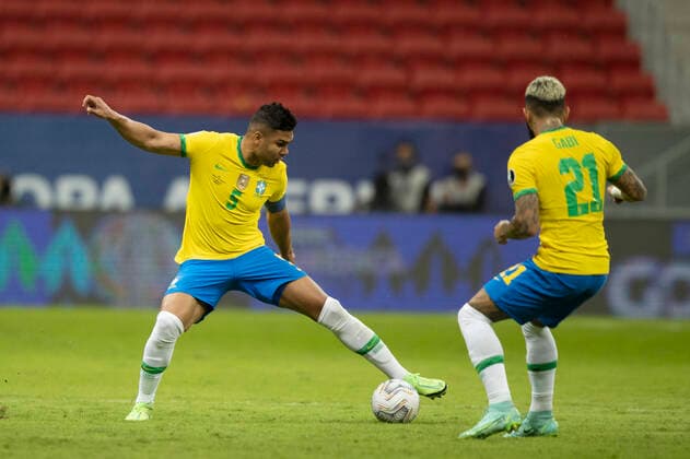 13th June 2021; Mane Garrincha Stadium, Brasilia, Distrito Federal, Brazil; Copa America, Brazil versus Venezuela; Casemiro of Brazil stretches to control the ball  ActionPlus12296192 LucasxFigueiredo