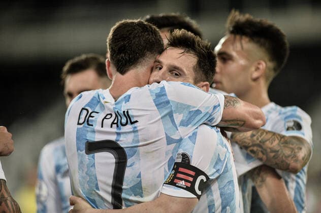 Argentina x Chile RIO DE JANEIRO, RJ - 14.06.2021: ARGENTINA X CHILE - Messi scores during the match between Argentina and Chile, valid for the first round of Copa America Brazil 2021, held at Nilton Santos Stadium, Rio de Janeiro RJ, this Monday (14). (Photo: Nayra Halm Fotoarena) x2079465x  NayraxHalm