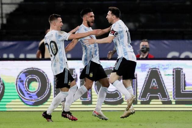 Argentina s Lionel Messi celebrates with his teammates Nicolas Gonzalez (C) and Giovani Lo Celso (L) after scoring against Chile, during a Copa America match at the Nilton Santos Olympic Stadium in Rio de Janeiro, Brazil, 14 June 2021. Argentina - Chile !ACHTUNG: NUR REDAKTIONELLE NUTZUNG!  Copyright: xANTONIOxLACERDAx AMDEP4171 20210615-637593121667528166