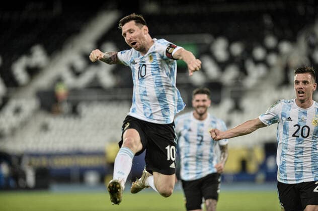 Argentina x Chile RIO DE JANEIRO, RJ - 14.06.2021: ARGENTINA X CHILE - Messi scores during the match between Argentina and Chile, valid for the first round of Copa America Brazil 2021, held at Nilton Santos Stadium, Rio de Janeiro RJ, this Monday (14). (Photo: Nayra Halm Fotoarena) x2079475x  NayraxHalm