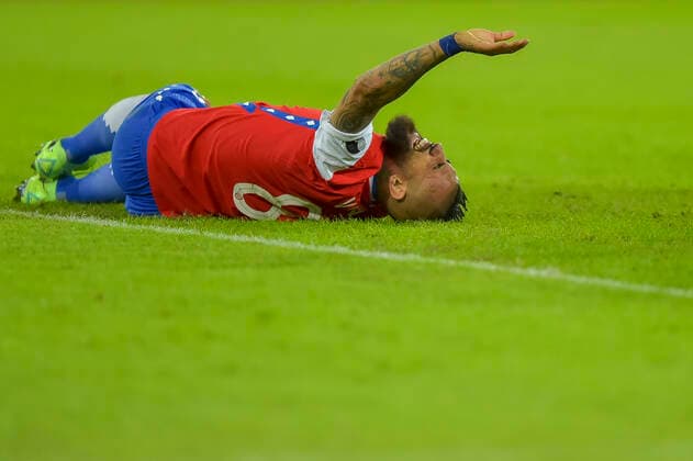 Futbol, Argentina vs Chile. Copa America Brasil 2021. El jugador de la seleccion chilena Arturo Vidal es fotografiado durante el partido del grupo A de la Copa America contra Argentina disputado en el estadio Nilton Santos de Rio de Janeiro, Brasil. 14 06 2021 Thiago Ribeiro AGIF Photosport Football, Argentina vs Chile. 2021 Brazil Copa America Championship. Chile s player Arturo Vidal is pictured during the Copa America Championship against Argentina held at the Nilton Santos stadium in Rio de Janeiro, Brazil. 14 06 2021 Thiago Ribeiro AGIF Photosport Argentina vs Chile, Copa America 2021
