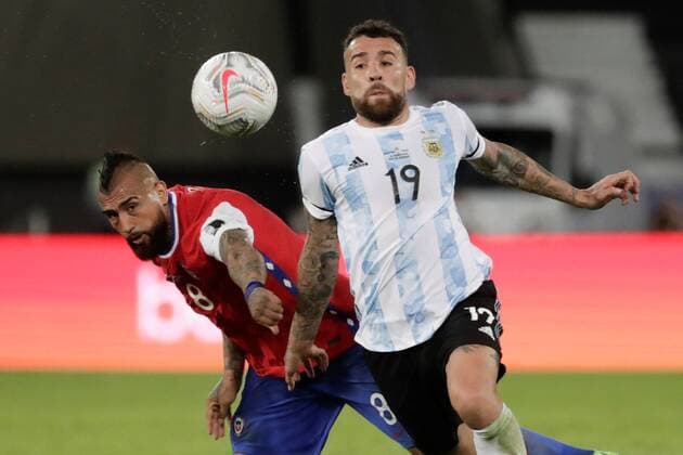 Argentina s Nicolas Otamendi (R) in action against Chile s Arturo Vidal, during a Copa America match at the Nilton Santos Olympic Stadium in Rio de Janeiro, Brazil, 14 June 2021. Argentina - Chile !ACHTUNG: NUR REDAKTIONELLE NUTZUNG!  Copyright: xANTONIOxLACERDAx AMDEP4192 20210615-637593152861170327