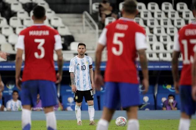 Argentina s Lionel Messi prepares to shoot a free kick against Chile, during a Copa America match at the Nilton Santos Olympic Stadium in Rio de Janeiro, Brazil, 14 June 2021. Argentina - Chile !ACHTUNG: NUR REDAKTIONELLE NUTZUNG!  Copyright: xANTONIOxLACERDAx AMDEP4197 20210615-637593158687729914