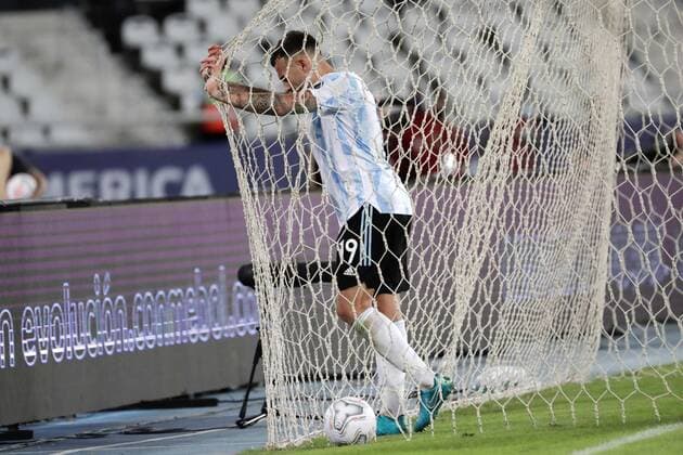 Argentina s Nicolas Otamendi takes the ball out of the net after the goal of Chile, during a Copa America match at the Nilton Santos Olympic Stadium in Rio de Janeiro, Brazil, 14 June 2021. Argentina - Chile !ACHTUNG: NUR REDAKTIONELLE NUTZUNG!  Copyright: xANTONIOxLACERDAx AMDEP4196 20210615-637593159331805589
