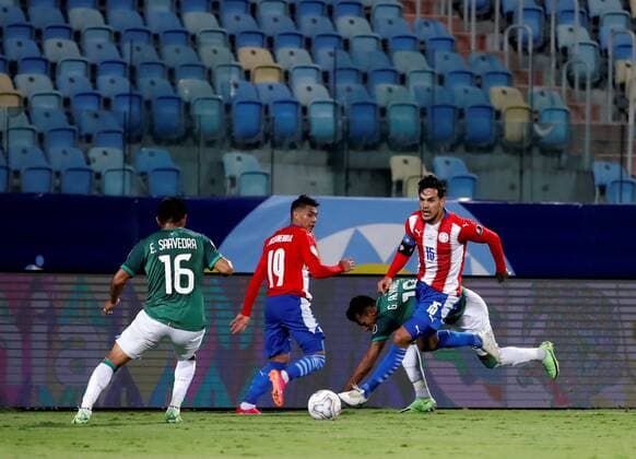 Gustavo Gomez from Paraguay disputes a ball with Gilbert Alvarez (back) and Erwin Saavedra (L) from Bolivia today, in a match of group B of the Copa America between the teams of Paraguay and Bolivia at the Olympic Stadium in Goiania, Brazil 14 June 2021. Paraguay - Bolivia !ACHTUNG: NUR REDAKTIONELLE NUTZUNG!  Copyright: xALBERTOxVALDESx AME5763 20210615-637593227212259928