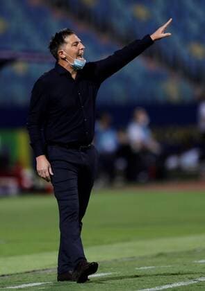 Paraguay s coach Eduardo Berizzo gives instructions to his players against Bolivia, during a match for the Copa America at the Pedro Ludovico Teixeira Olympic Stadium, in Goiania, Brazil, 14 June 2021. Paraguay - Bolivia !ACHTUNG: NUR REDAKTIONELLE NUTZUNG!  Copyright: xJoedsonxAlvesx AMDEP4232 20210615-637593230262944128