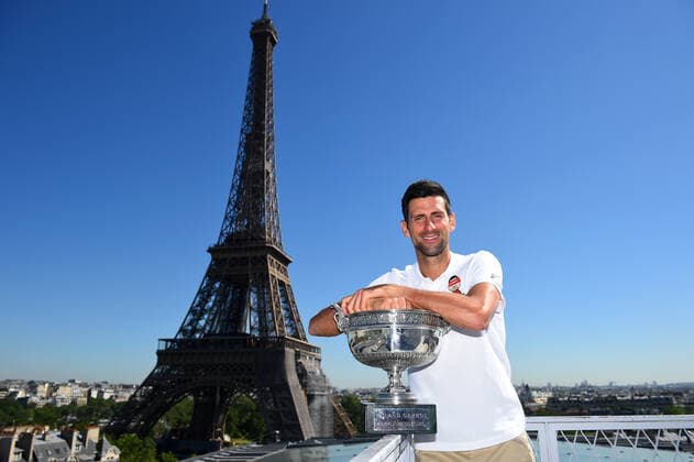 (210615) -- PARIS, June 15, 2021 -- Serbia s Novak Djokovic poses with the trophy in front of the Eiffel tower, in Paris, France, June 14, 2021, one day after winning the Roland Garros 2021 French Open tennis tournament. (Photo provided by Corinne Dubreuil FFT Xinhua) (SP)FRANCE-PARIS-TENNIS-ROLAND GARROS-FRENCH OPEN-DJOKOVIC CxOrinneDubreuilgaojingtonglian 