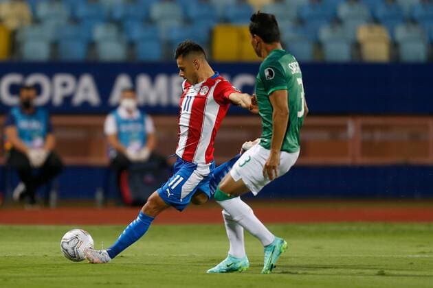 (210615) -- GOIANIA, June 15, 2021 -- Angel Romero (L) of Paraguay competes during the 2021 Copa America group A football match between Paraguay and Bolivia in Goiania, Brazil, on June 14, 2021. ) (SP)BRAZIL-GOIANIA-FOOTBALL-COPA AMERICA-PARAGUAY VS BOLIVIA LucioxTavora 