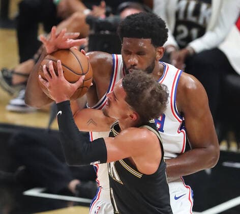 June 14, 2021, Atlanta, GA, USA: Atlanta Hawks guard Trae Young draws a foul from Philadelphia 76ers center Joel Embiid on his way to the basket in game 4 of their NBA, Basketball Herren, USA Eastern Conference semifinals series on Monday, June 14, 2021, in Atlanta. Atlanta USA - ZUMAm67_ 0121512371st Copyright: xCurtisxComptonx