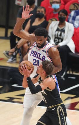 June 14, 2021, Atlanta, GA, USA: Atlanta Hawks guard Trae Young draws a foul from Philadelphia 76ers center Joel Embiid on his way to the basket in game 4 of their NBA, Basketball Herren, USA Eastern Conference semifinals series on Monday, June 14, 2021, in Atlanta. Atlanta USA - ZUMAm67_ 0121512622st Copyright: xCurtisxComptonx