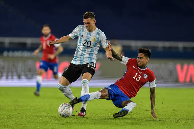 Argentina v Chile: Group A - Copa America Brazil 2021 Lo Celso player from Argentina disputes a bid with Pulgar player from Chile during a match at the Engenhao stadium for the Copa AmÃ rica 2021, on June 14, 2021 in Rio de Janeiro, Brazil. Rio De Janeiro Brazil ribeiro-notitle210614_npyAn  Copyright: xThiagoxRibeirox