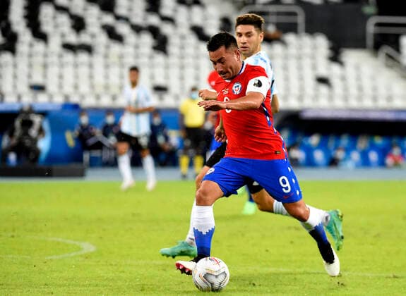 RIO DE JANEIRO, BRAZIL - JUNE 14: Jean Meneses of Chile competes for the ball with Gonzalo Montiel of Argentina ,during the match between Argentina and Chile as part of Conmebol Copa America Brazil 2021 at Estadio Olimpico Nilton Santos on June 14, 2021 in Rio de Janeiro, Brazil. SPO, SOC, FOC, FOI, ICH 
