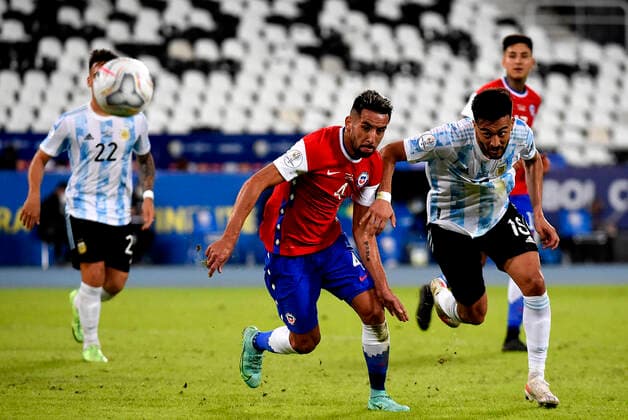 RIO DE JANEIRO, BRAZIL - JUNE 14: Nicolas Gonzalez of Argentina competes for the ball with Mauricio Isla of Chile ,during the match between Argentina and Chile as part of Conmebol Copa America Brazil 2021 at Estadio Olimpico Nilton Santos on June 14, 2021 in Rio de Janeiro, Brazil. SPO, SOC, FOC, FOI, ICH 
