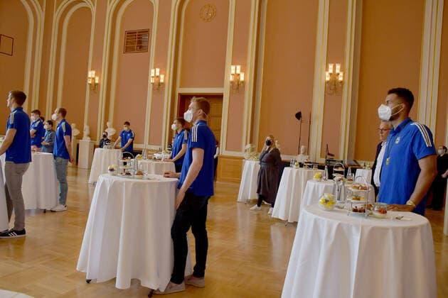 The Berlin champions ALBA Berlin handball players in the Wappensaal during the speech reception of the Berlin Basketball Bundesliga club Alba Berlin to the 10 championship title win in Berlin on 15 06 2021 ALBA Berlin reception Red City Hall Photopress Mueller