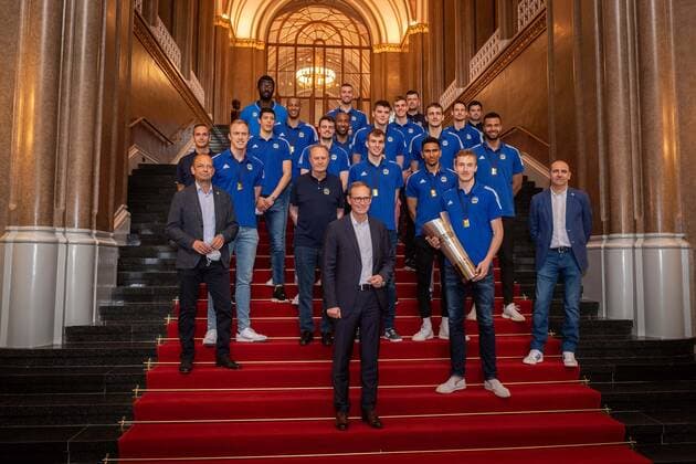 Basketball Berlin 15 06 2021 The German Champion 2021, Alba Berlin, guest of the Governing Mayor of Berlin, Michael Müller in Rotes Rathaus Reception of the team