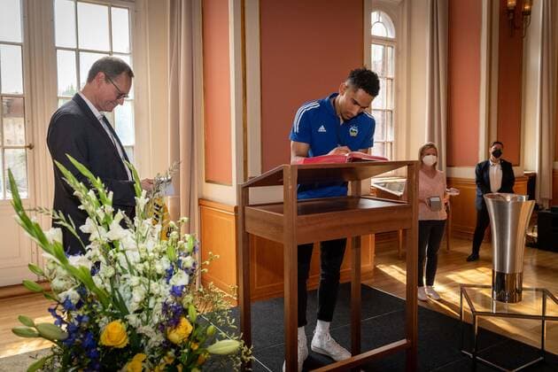 Basketball Berlin 15 06 2021 The German Champion 2021, Alba Berlin, guest of the Governing Mayor of Berlin, Michael Müller in Rotes Rathaus Reception of the team Maodo Lo Alba Berlin, No 00