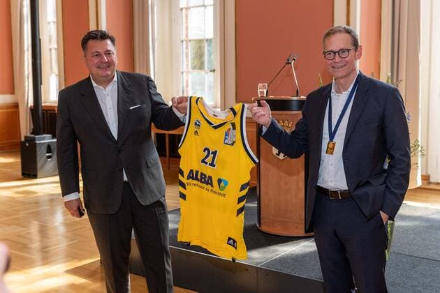 Basketball Berlin 15 06 2021 The German Champion 2021, Alba Berlin, guest of the Governing Mayor of Berlin, Michael Müller in Rotes Rathaus Reception of the team Interior Senator Andreas Geisel Michael Müller
